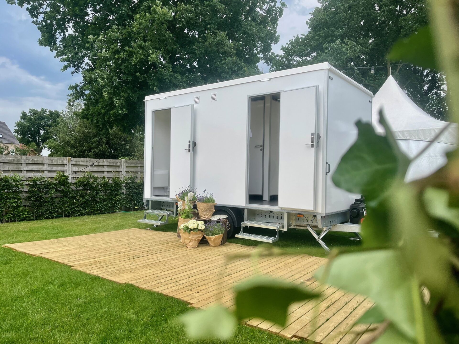 Toiletwagen op een evenement